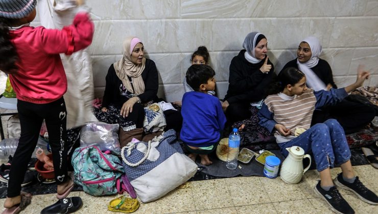Gazze’de çocuklar hayatta kalmak için çürük gıdaları yiyor